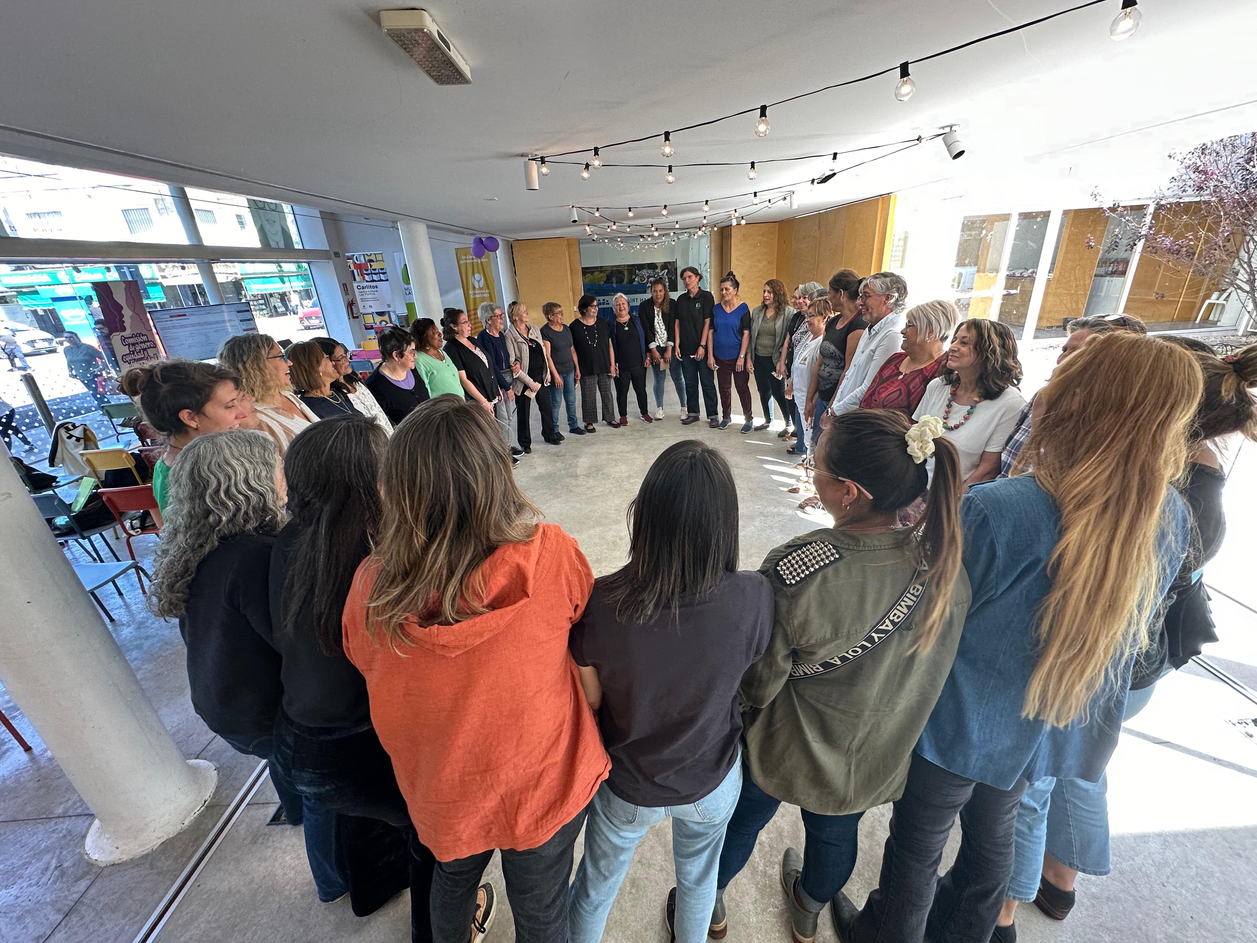 Encuentro de emprendedoras en el Centro Cultural Carlitos ·