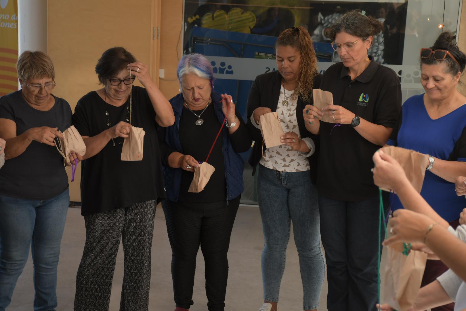 Encuentro de emprendedoras en el Centro Cultural Carlitos ·