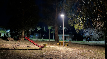 Se inauguró sistema lumínico ecológico en la plaza Verde de Santa Lucía del Este