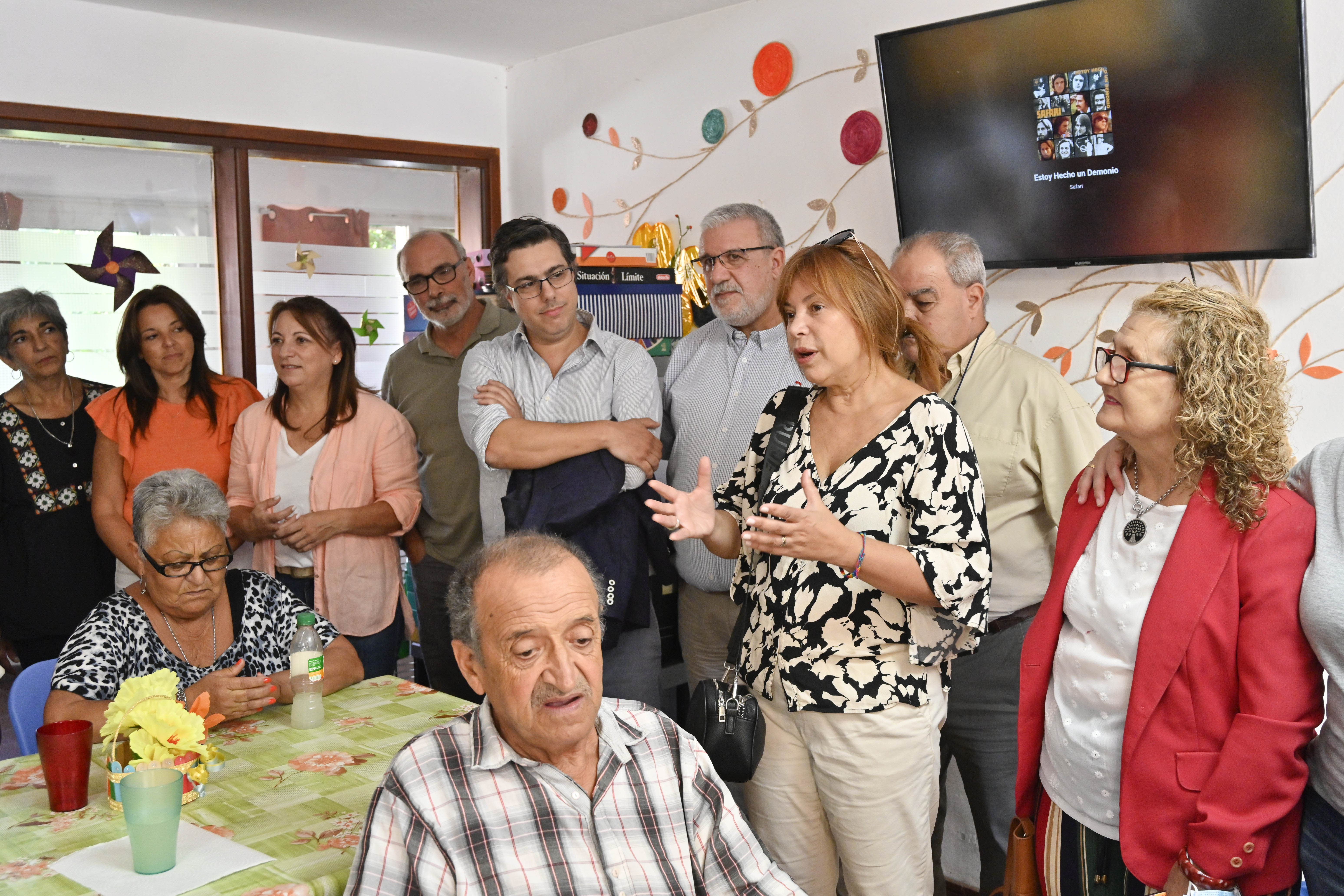 Directora  Garrido y Alcalde Pérez reciben al  Ministro Lema en Centro de día en Pando