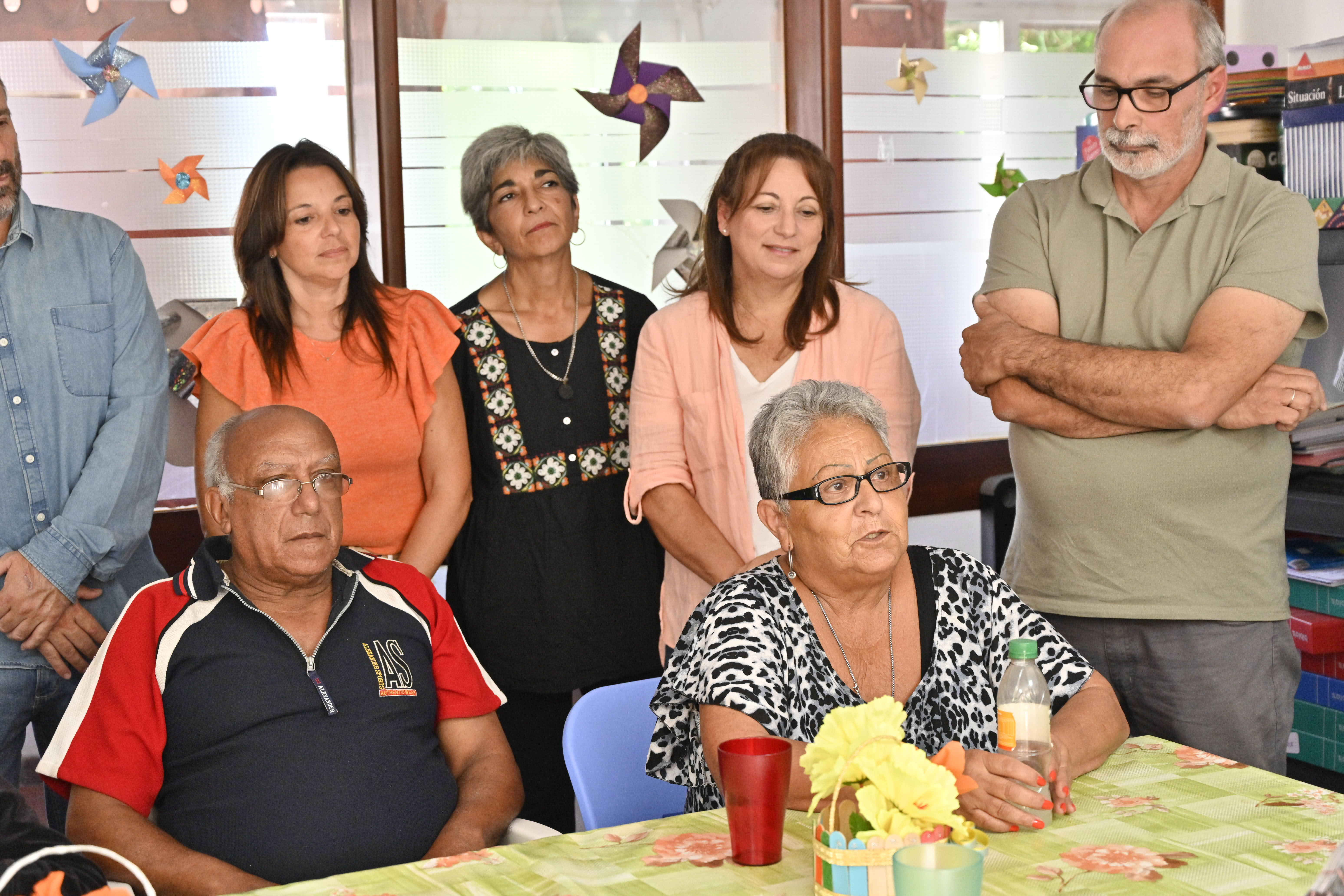 Directora  Garrido y Alcalde Pérez reciben al  Ministro Lema en Centro de día en Pando