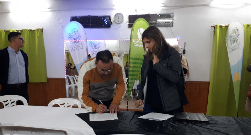 Se realizó firma de convenio e inauguración de luminarias en cancha de baby fútbol del club Santa Ana de Carrasco