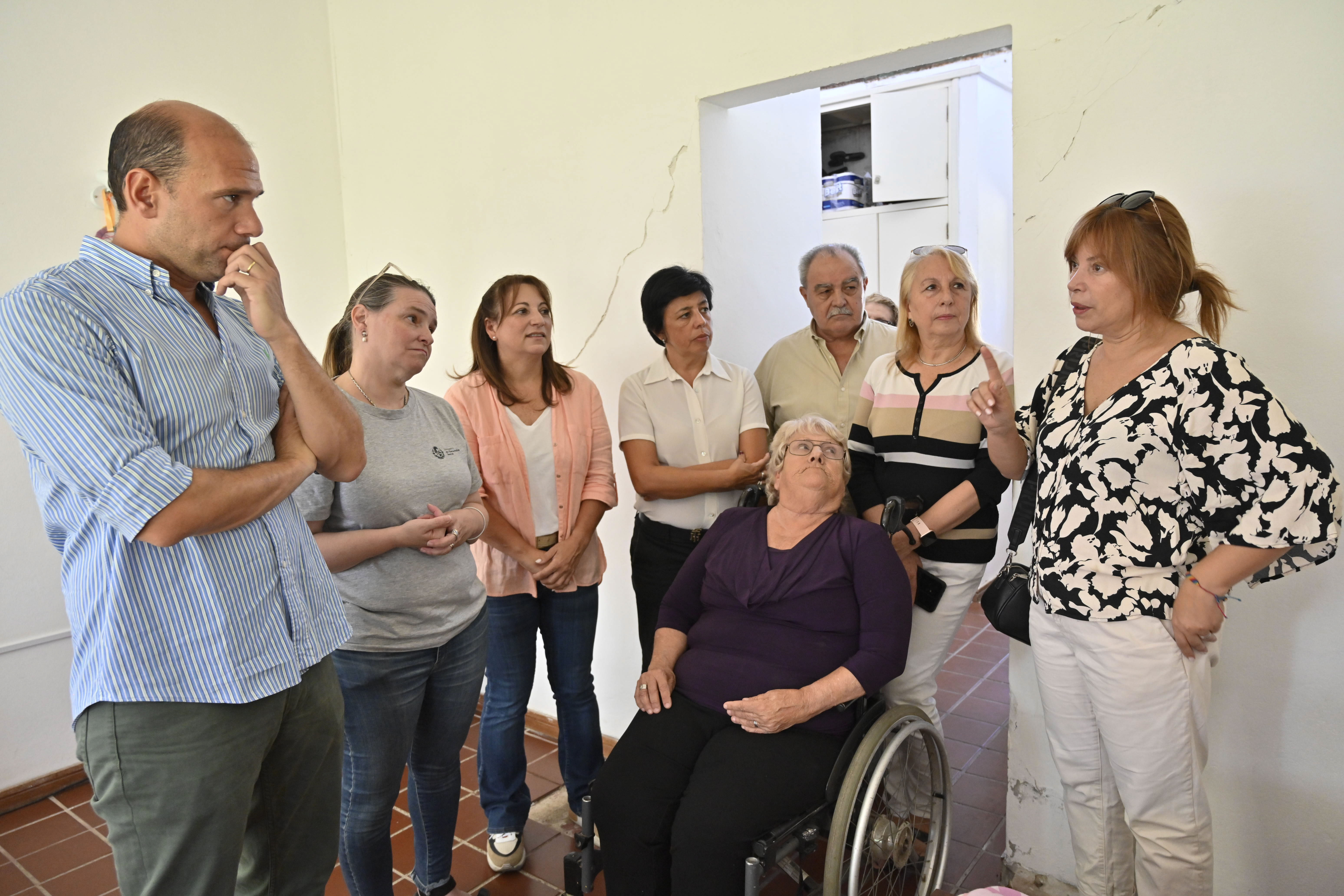 Directora  Garrido y Alcalde Pérez reciben al  Ministro Lema en Centro de día en Pando