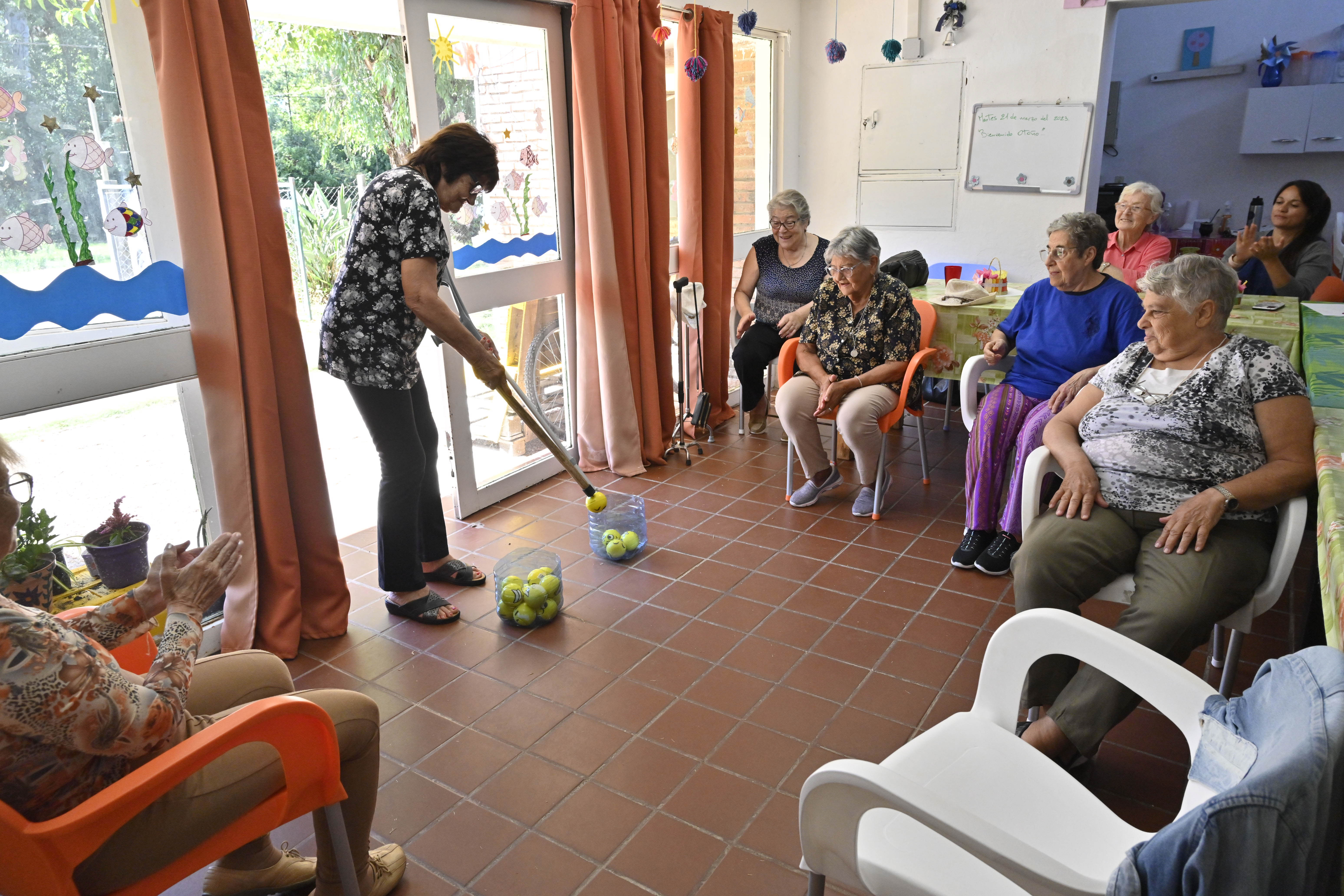 Directora  Garrido y Alcalde Pérez reciben al  Ministro Lema en Centro de día en Pando