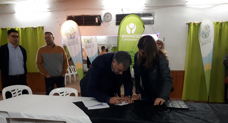 Se realizó firma de convenio e inauguración de luminarias en cancha de baby fútbol del club Santa Ana de Carrasco