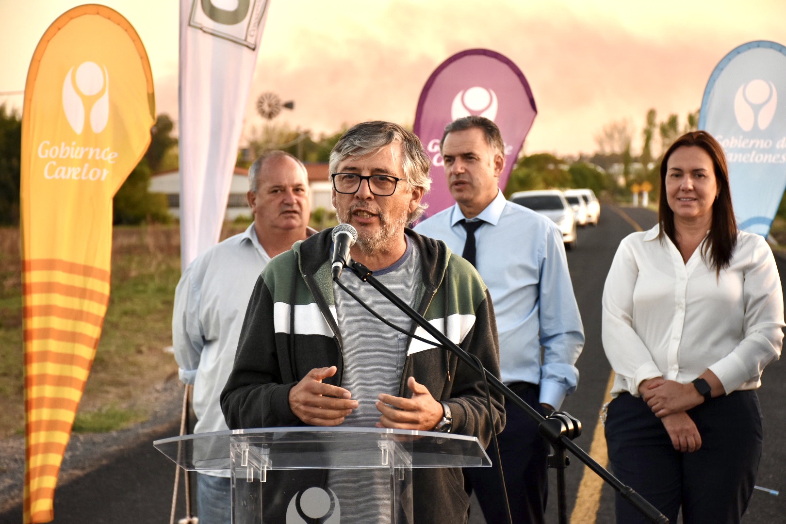 Alcalde del Municipio de Las Piedras, Gustavo González en la inuguración de obra de pavimentación en Camino Paso del Medio