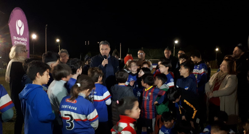 Se realizó firma de convenio e inauguración de luminarias en cancha de baby fútbol del club Santa Ana de Carrasco