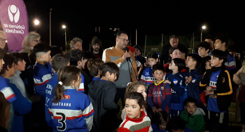 Se realizó firma de convenio e inauguración de luminarias en cancha de baby fútbol del club Santa Ana de Carrasco