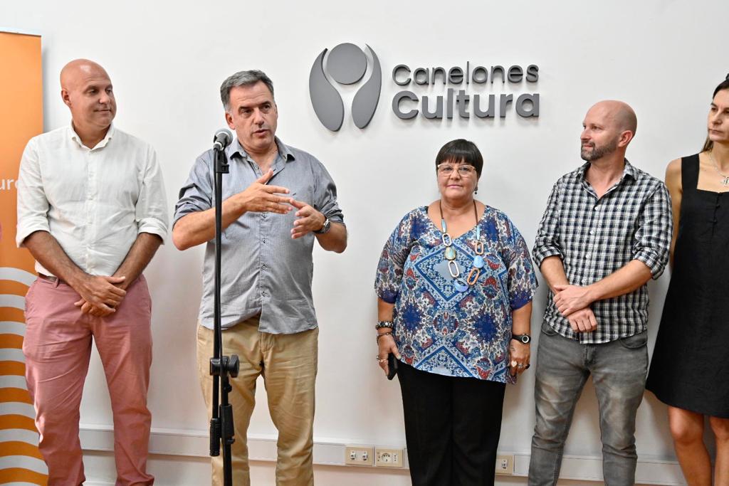 El Intendente de Canelones, Prof. Yamandú Orsi, en la entrega de premios de los proyectos seleccionados de los fondos Canelones - PRENDE