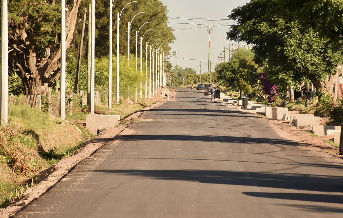 Obras de pavimentación de camino Poquitos - Las Piedras