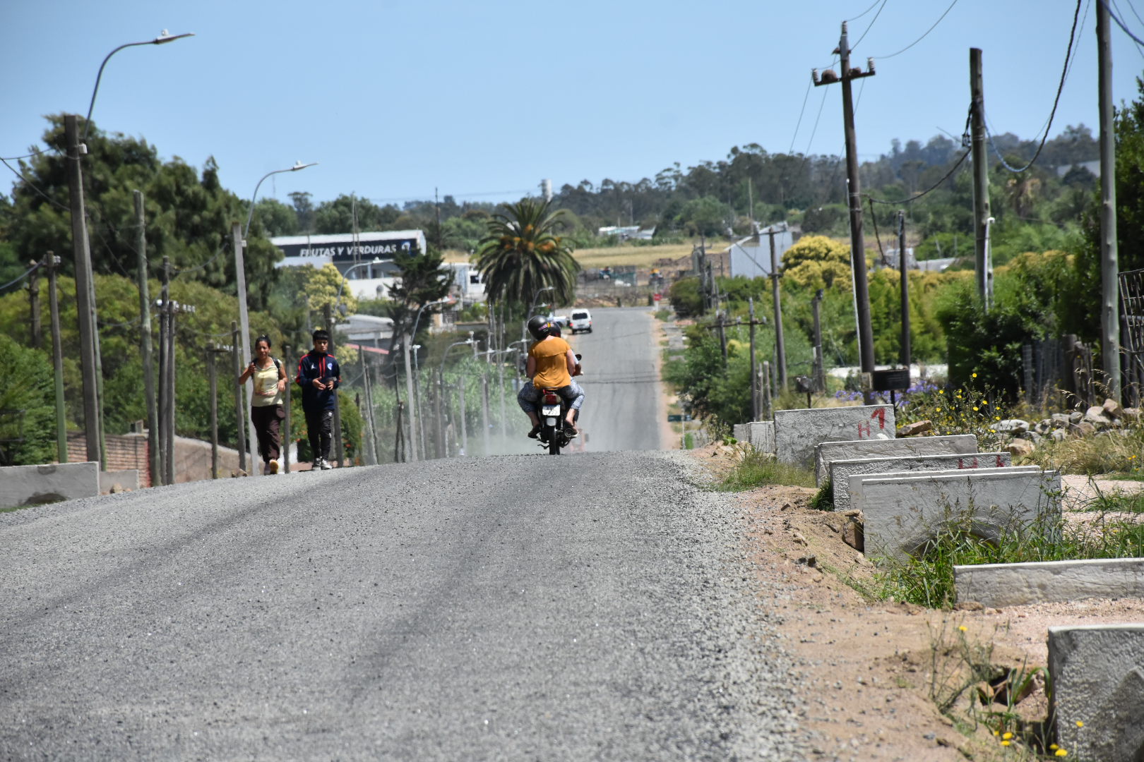 Calle Centenario une Ruta 8 y calle Ventura