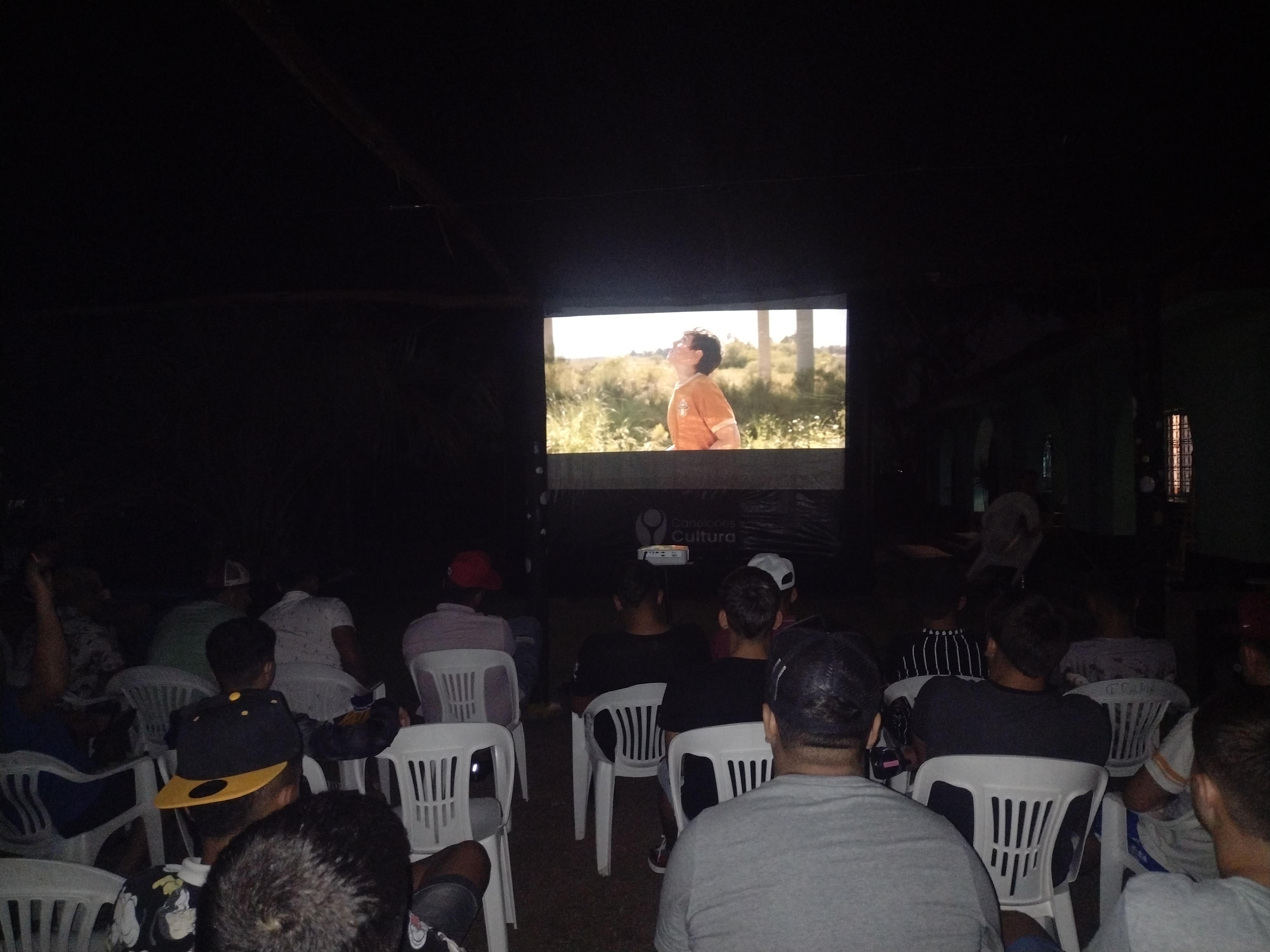 Cine bajo las estrellas en la Colonia Berro