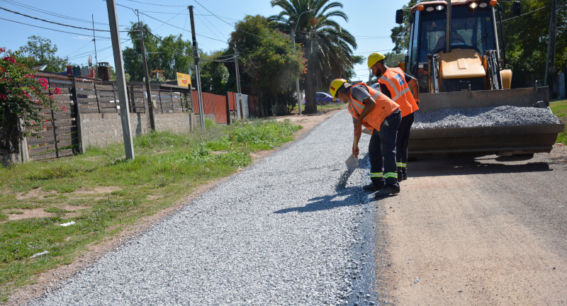 Continúan obras de reacondicionamiento de calles en el barrio Obelisco de Las Piedras