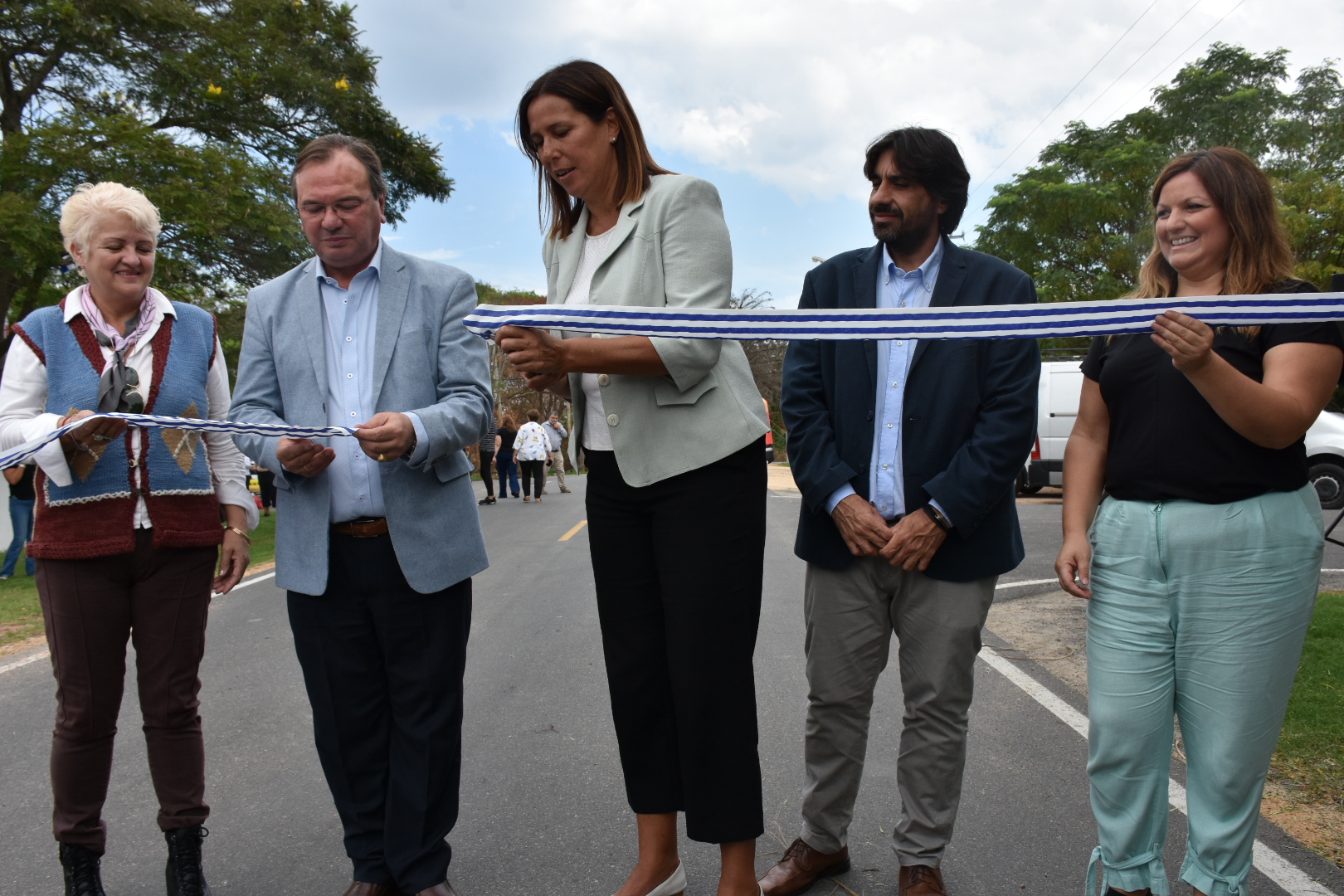 Corte de cinta inaugura obras de pavimentación en Colonia Berro