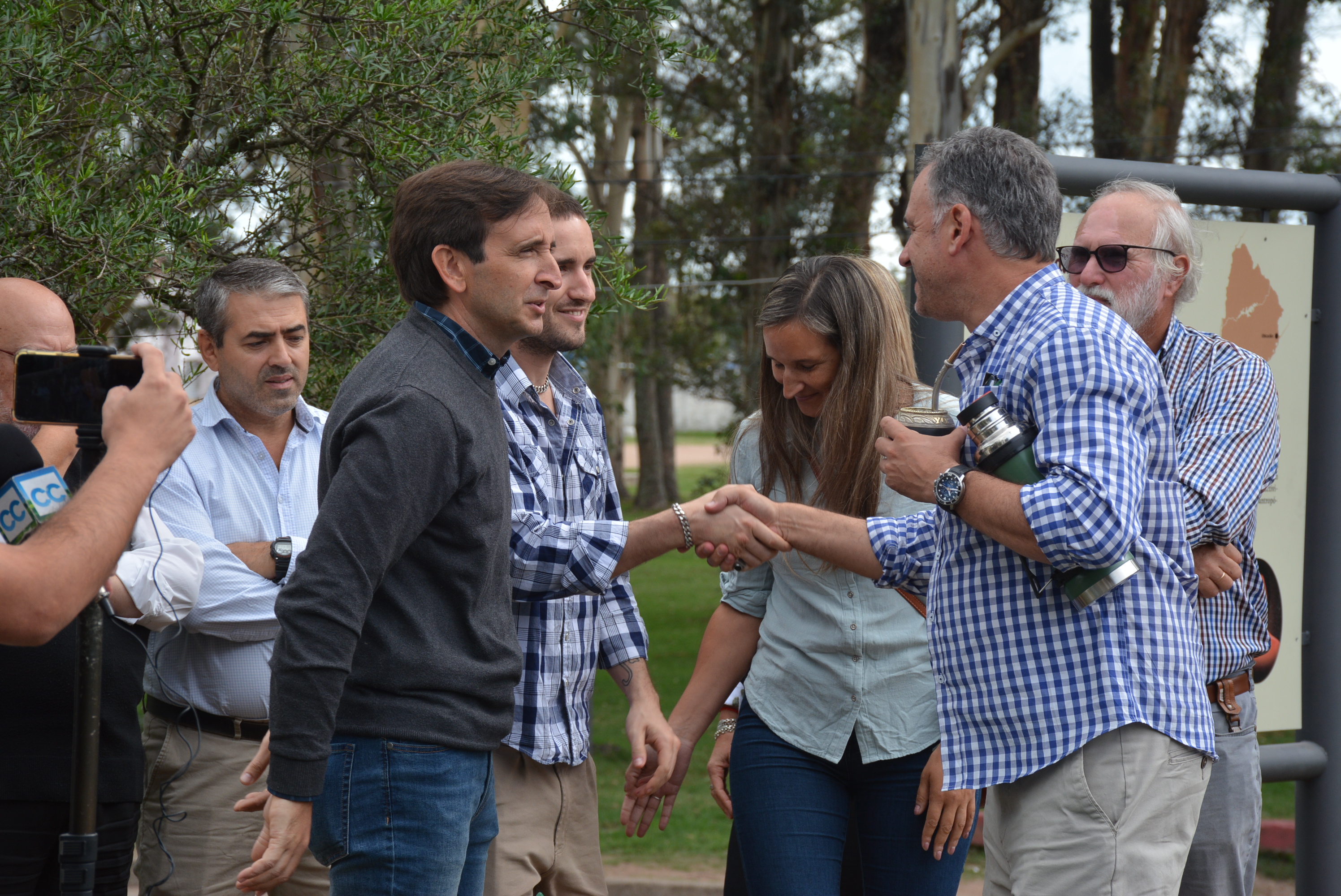 Se inauguró una recreación de un cerrito indígena y una muestra fotográfica en homenaje a Jorge Femenías en el Museo Arqueológico Prof. Antonio Taddei