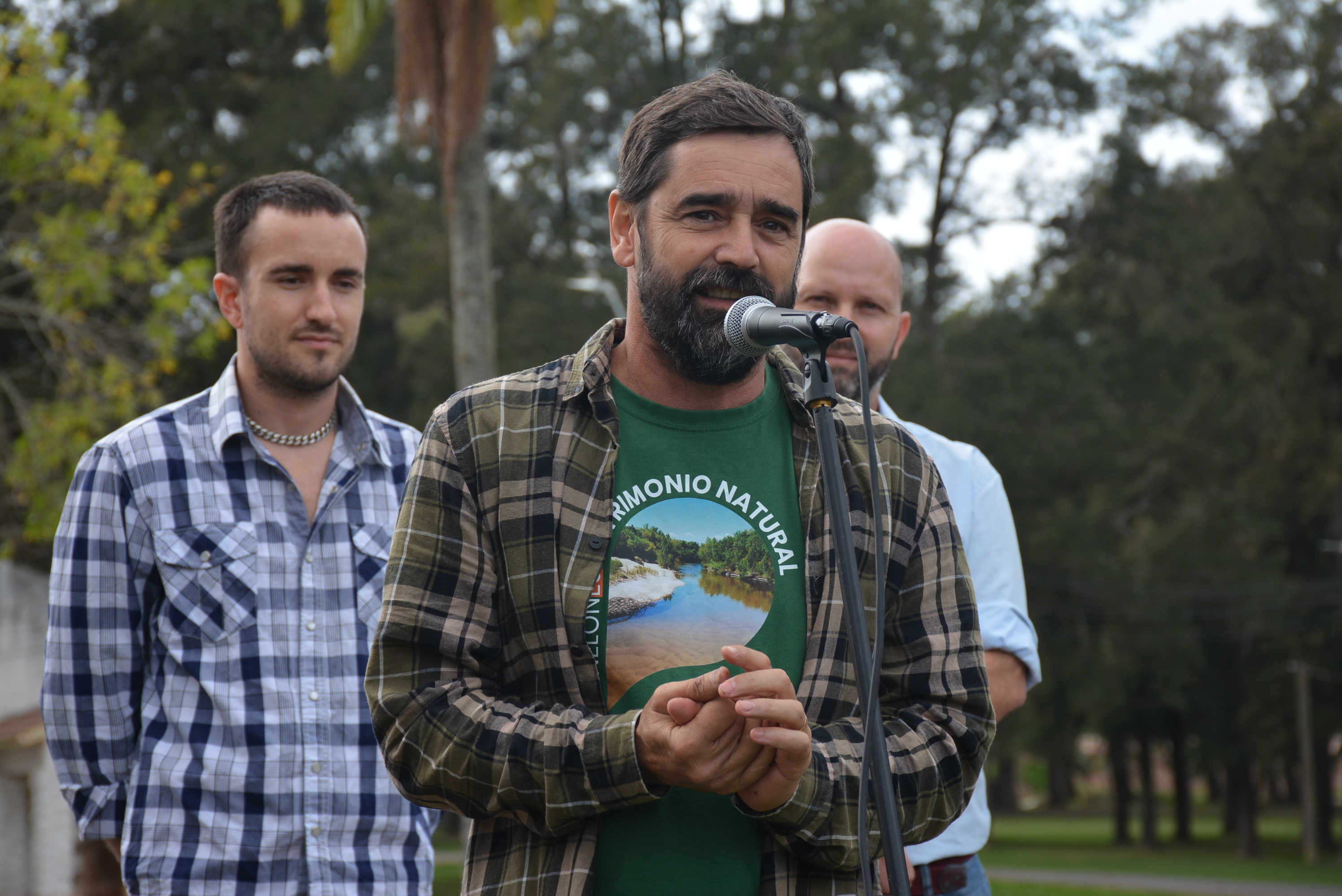 Director de Patrimonio del Gobierno de Canelones, Federico López, en la inauguración del cerrito indígena y de la fotogalería de Jorge Femenías