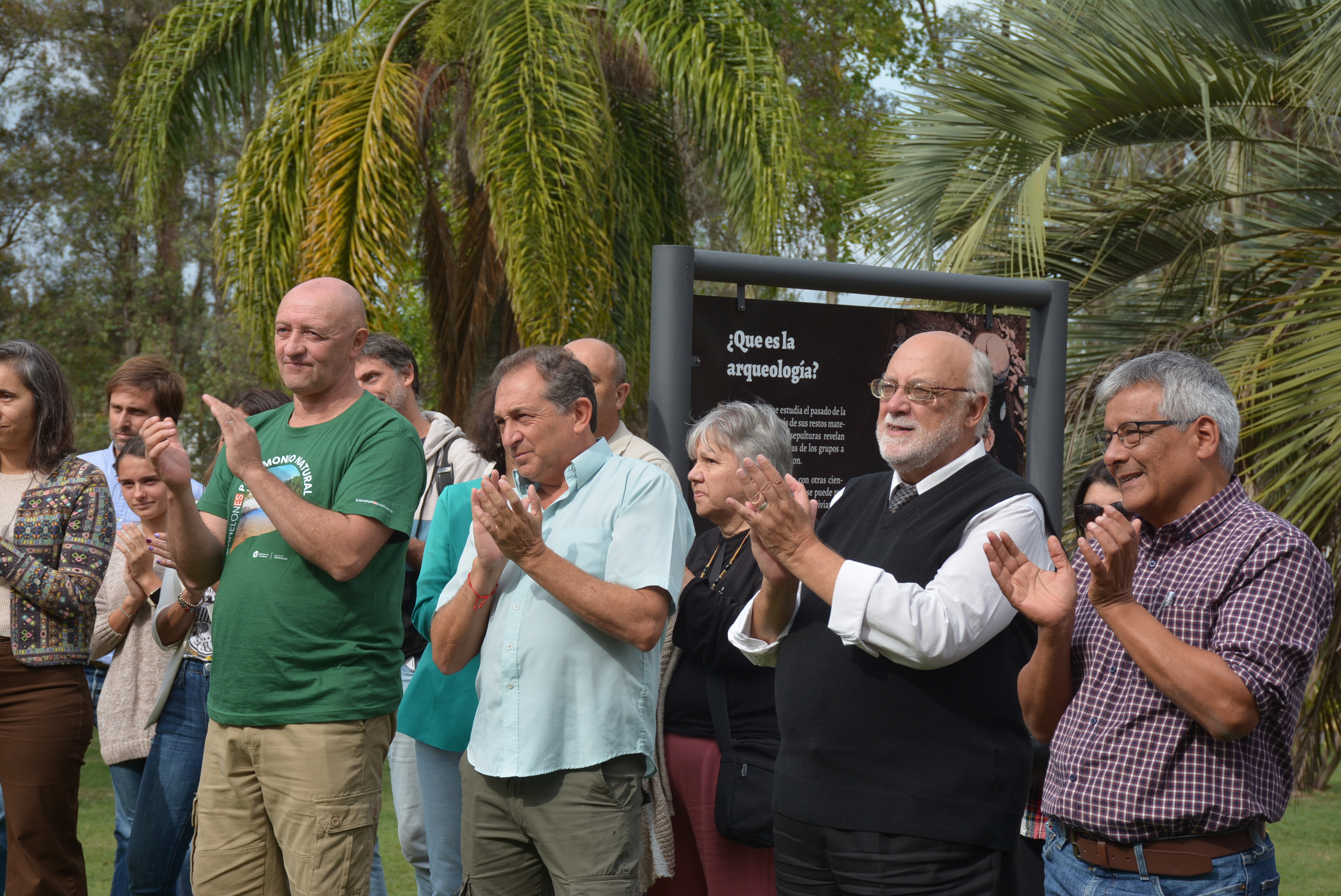 Se inauguró una recreación de un cerrito indígena y una muestra fotográfica en homenaje a Jorge Femenías en el Museo Arqueológico Prof. Antonio Taddei