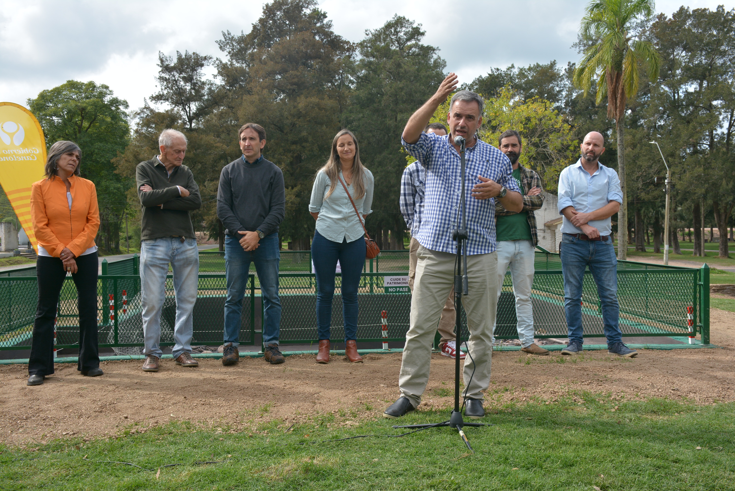 Se inauguró una recreación de un cerrito indígena y una muestra fotográfica en homenaje a Jorge Femenías en el Museo Arqueológico Prof. Antonio Taddei