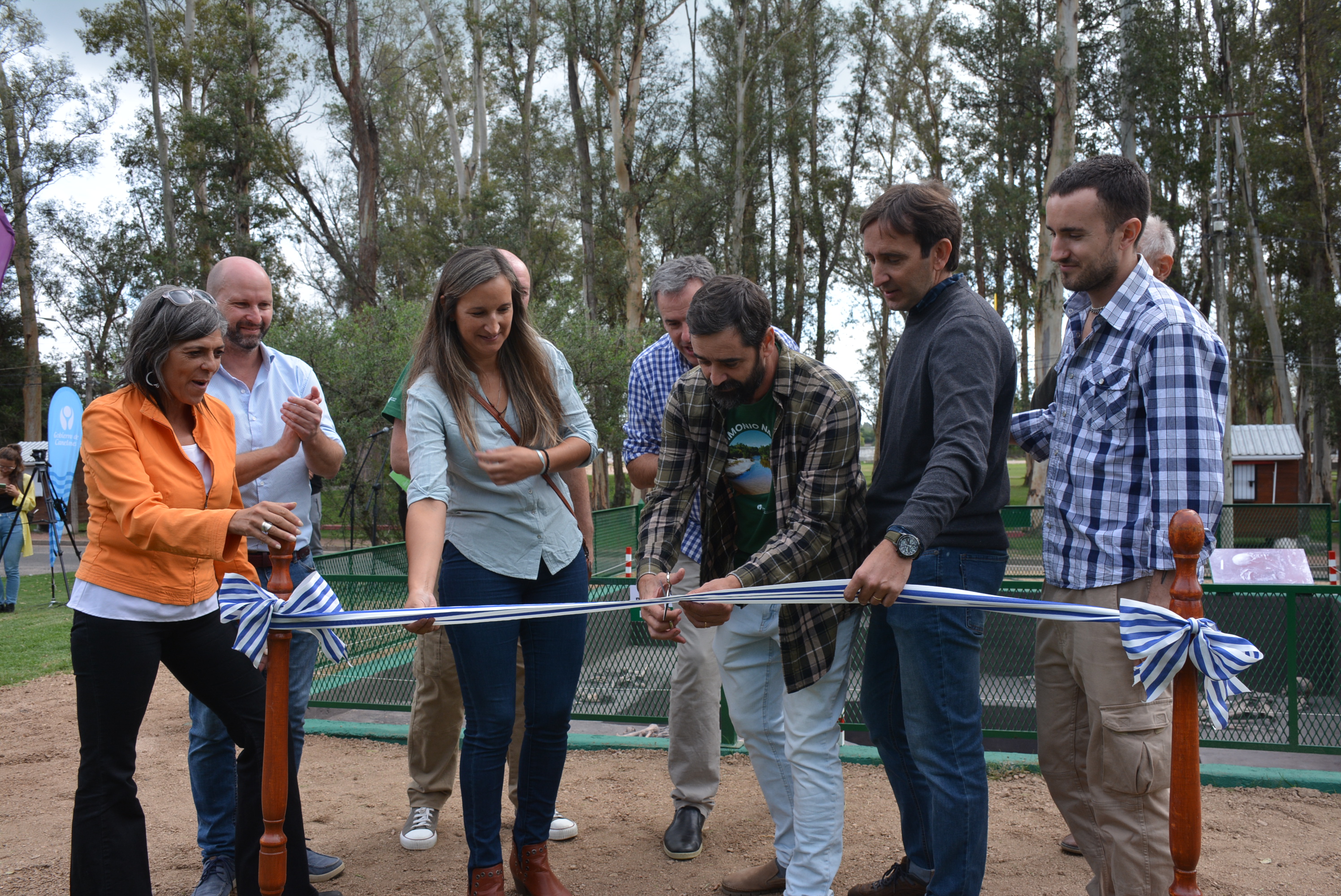 Se inauguró una recreación de un cerrito indígena y una muestra fotográfica en homenaje a Jorge Femenías en el Museo Arqueológico Prof. Antonio Taddei