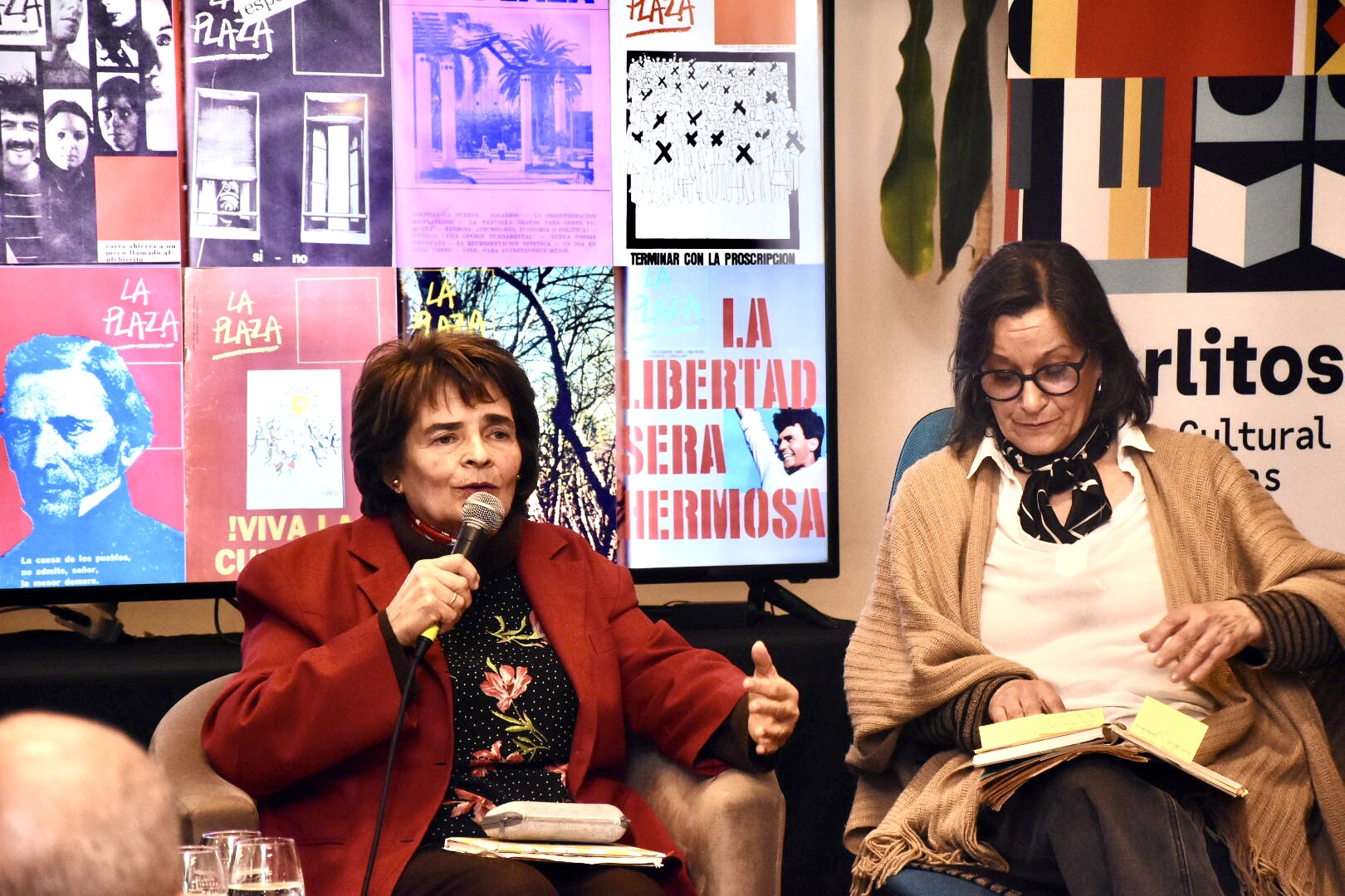Elena Pareja en la celebración de los 40 años de la revista La plaza - Mesa “Desde la historia”