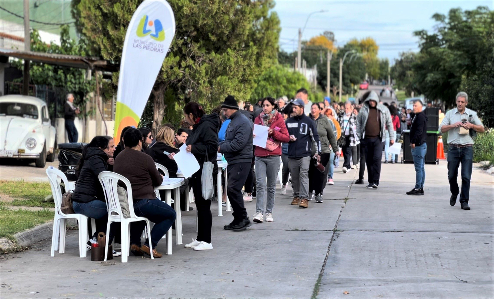 Entrega de contenedores a 1350 familias del barrio Ansina en Las Piedras