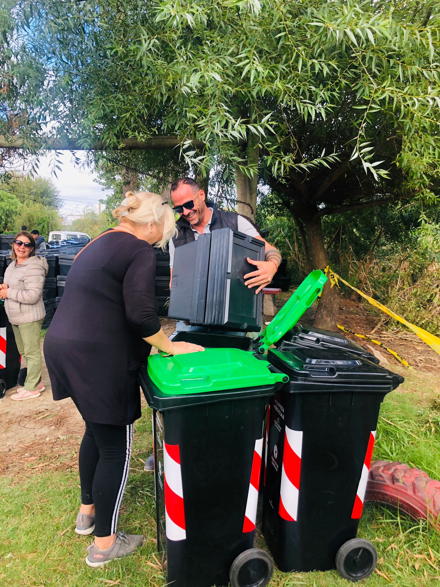 Familias de Pinar Norte recibieron equipamiento para reciclar y compostar en sus hogares