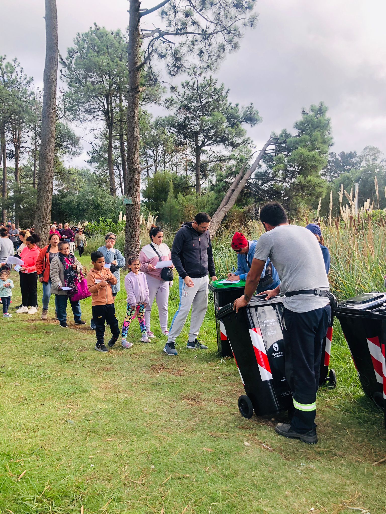 Familias de Pinar Norte recibieron equipamiento para reciclar y compostar en sus hogares