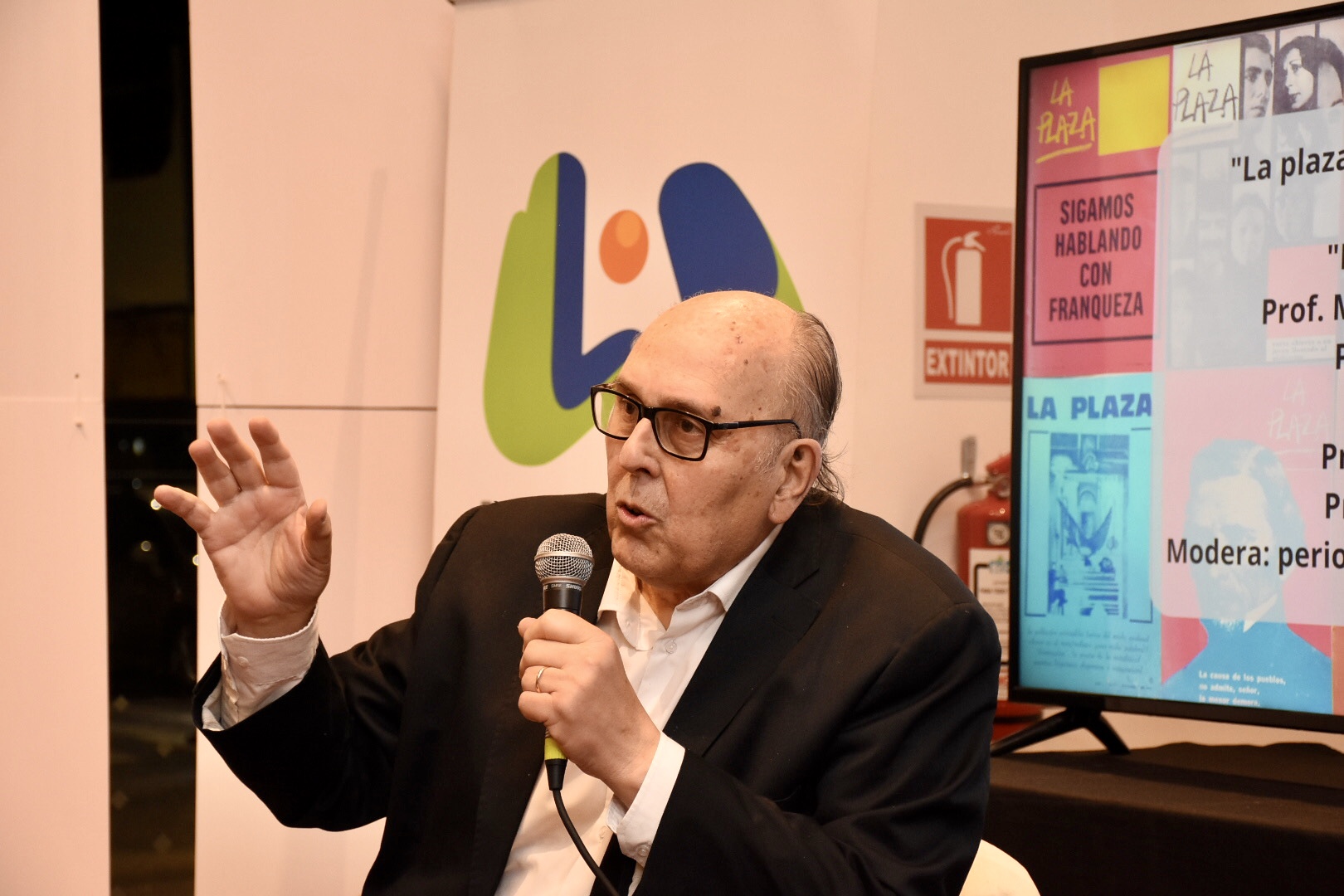 Ex intendente de Canelones, Marcos Carámbula en la celebración de los 40 años de la revista La plaza_