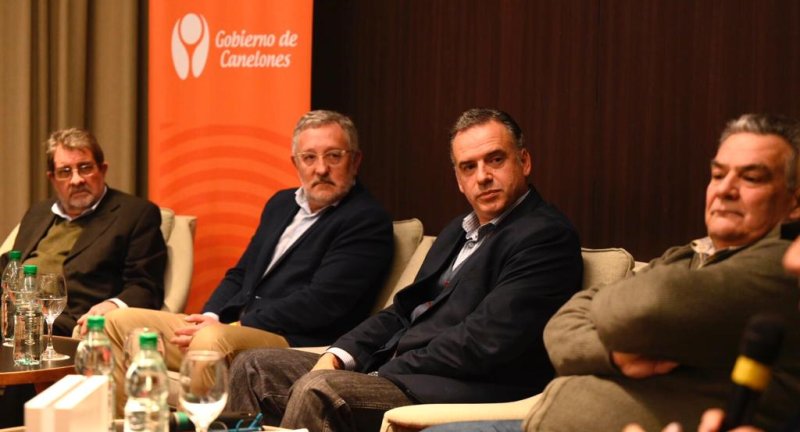 Se realizó una nueva instancia de las Reflexiones Canarias con la temática A 20 años de la crisis del 2002, ¿qué aprendimos los uruguayos?
