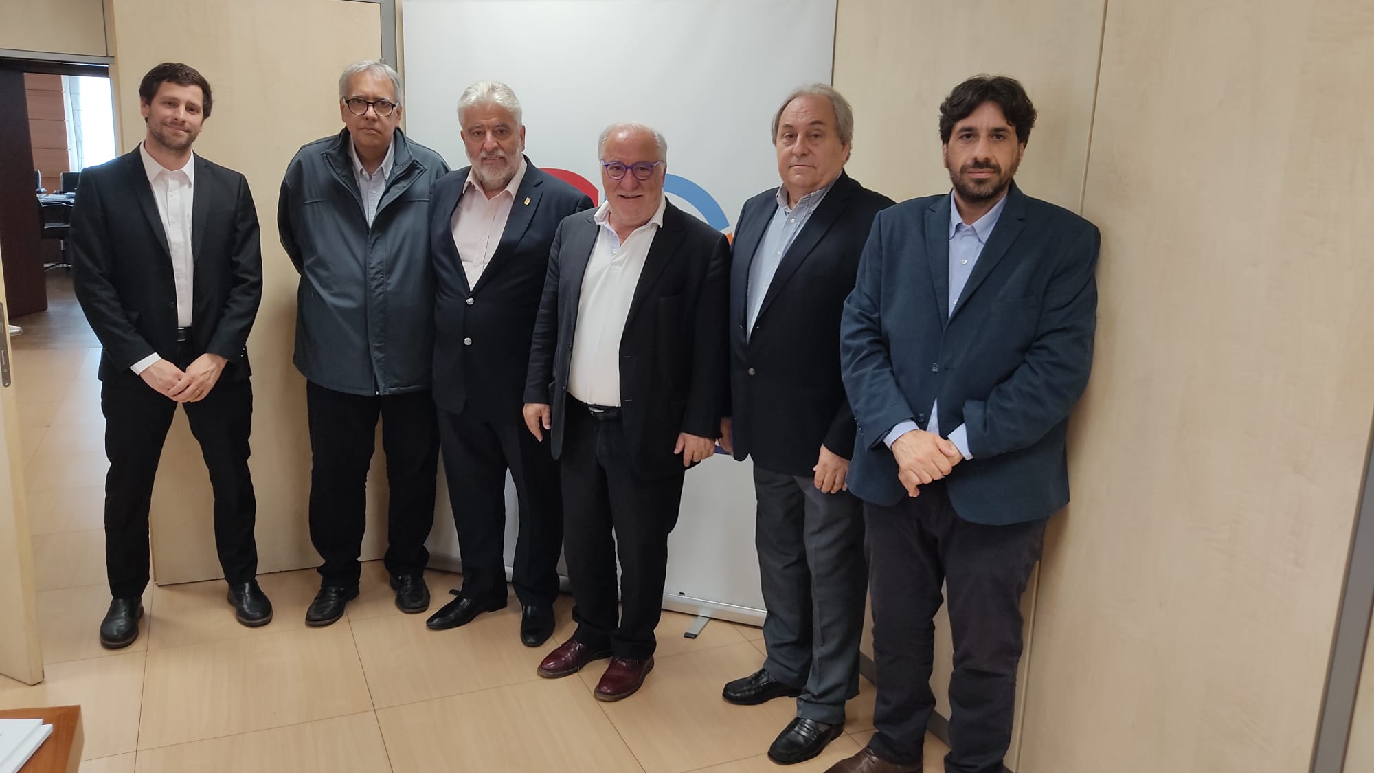 Delegación de Congreso de Intendentes estudia modelo español para implementación del permiso de conducir por puntos 