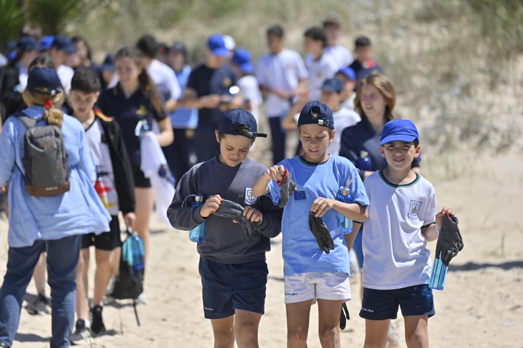 Se realizó una jornada de limpieza de playas en Paso Carrasco