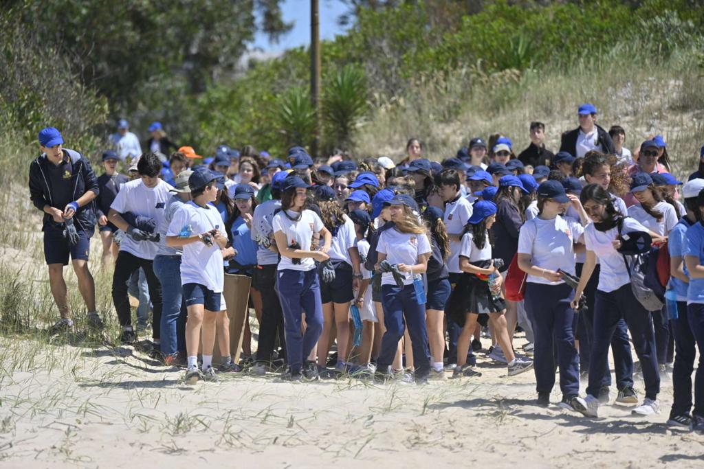 Se realizó una jornada de limpieza de playas en Paso Carrasco