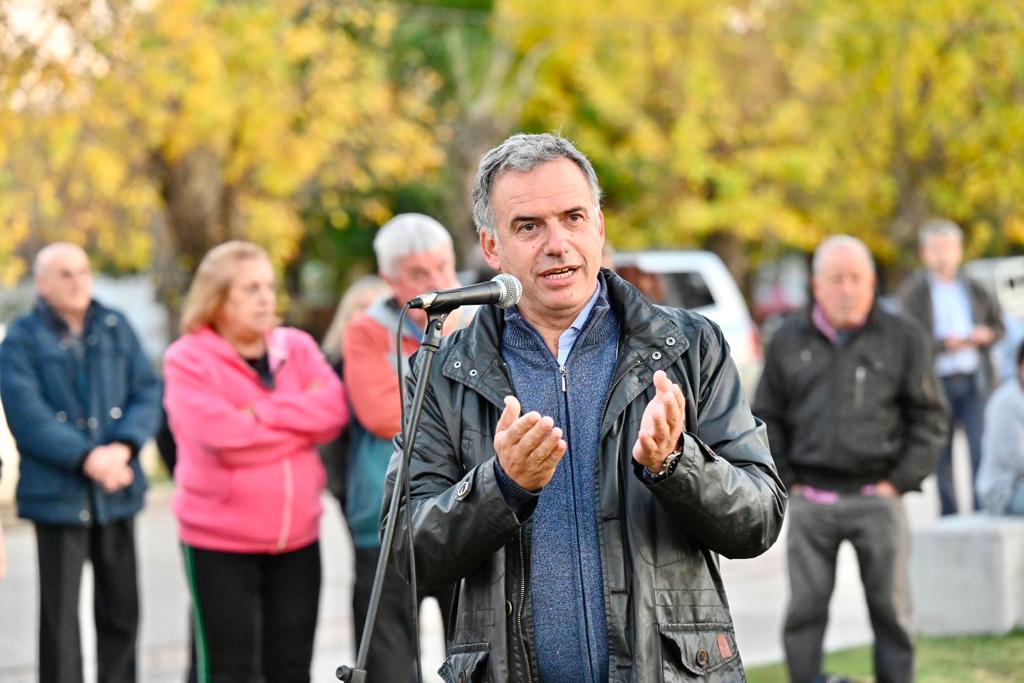 Intendente de Canelones, Prof. Yamandú Orsi, en inauguración de obras en el parque Clemente Estable de Santa Lucía