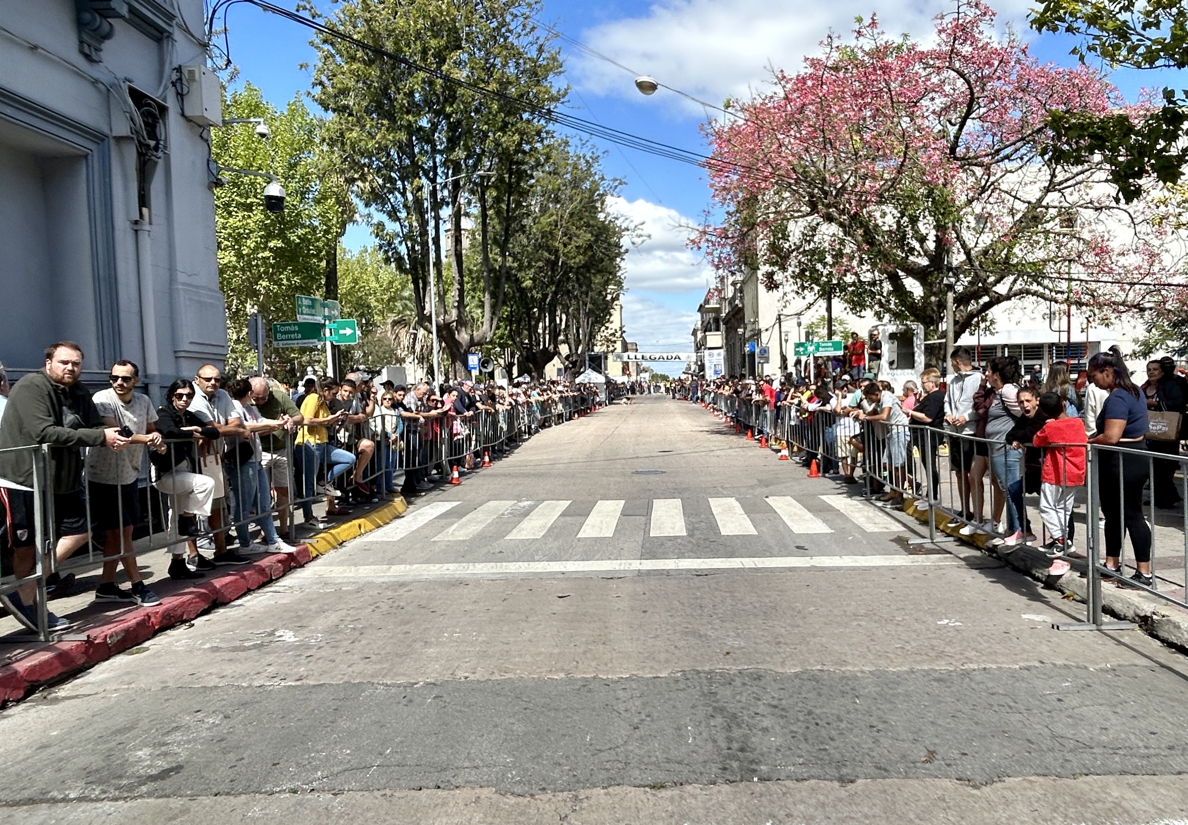 Vuelta Ciclista 2023: llegada de la primera etapa y podio en ciudad de Canelones