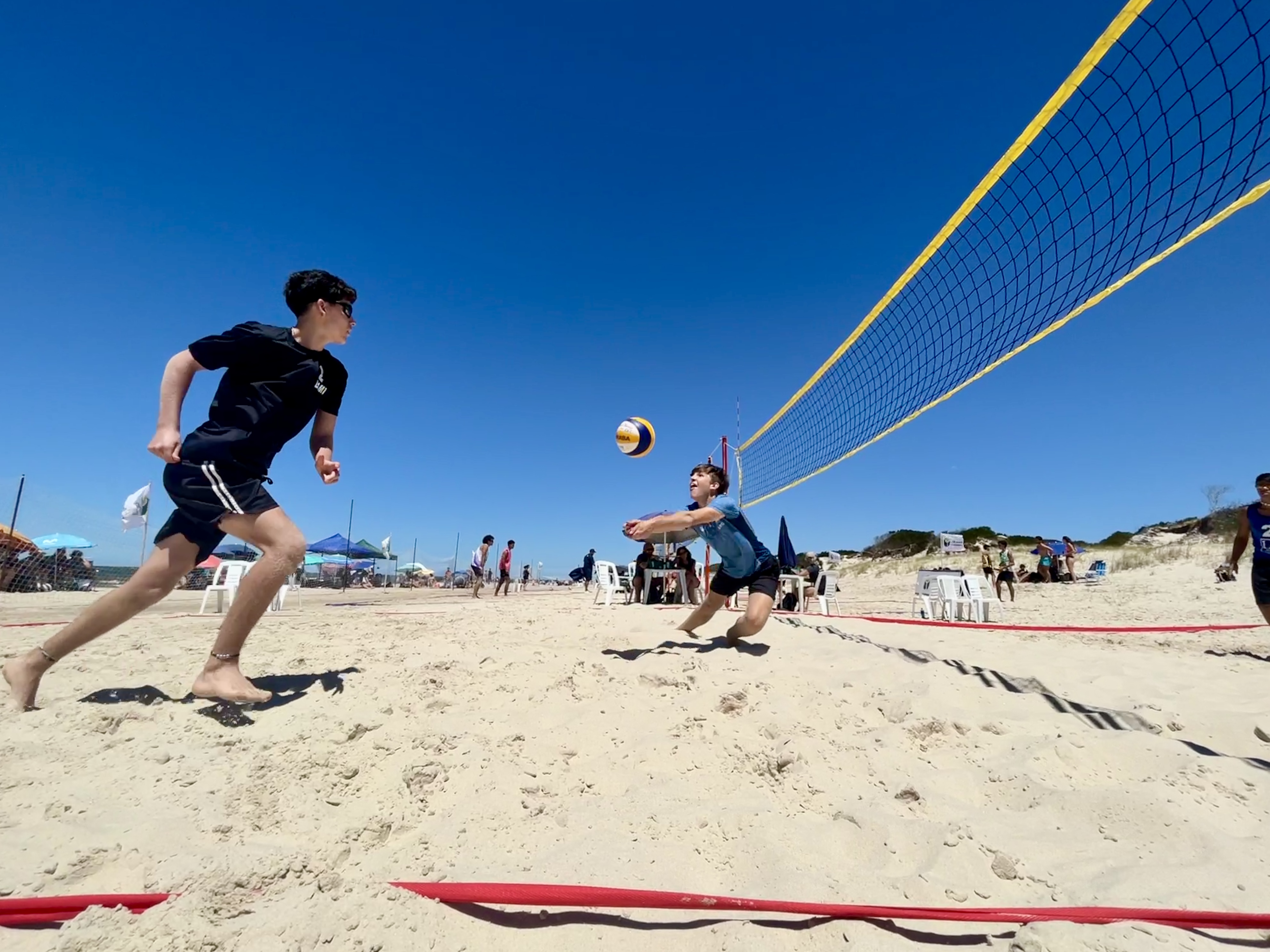 Promotores deportivos de la Intendencia organizaron un circuito de voleibol en Salinas