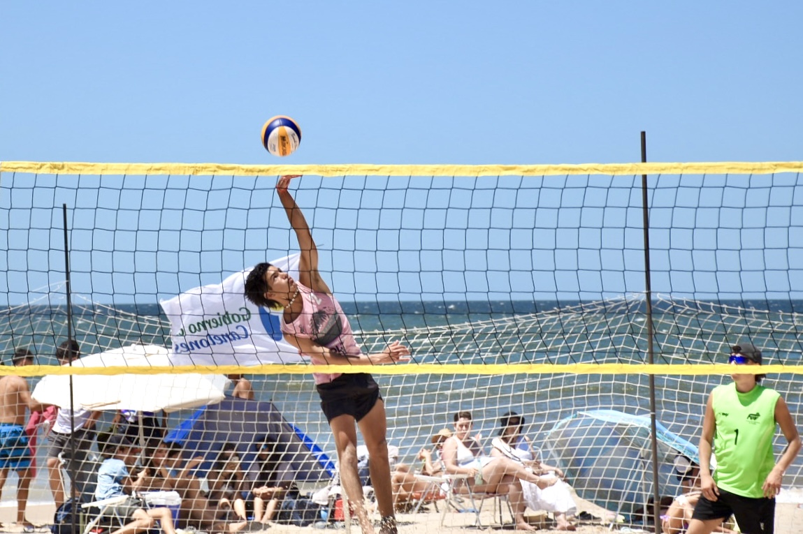 Promotores deportivos de la Intendencia organizaron un circuito de voleibol en Salinas