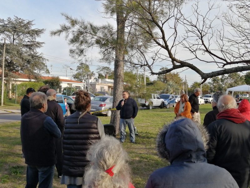 Familias de Lagomar recibieron equipamiento de clasificación de residuos