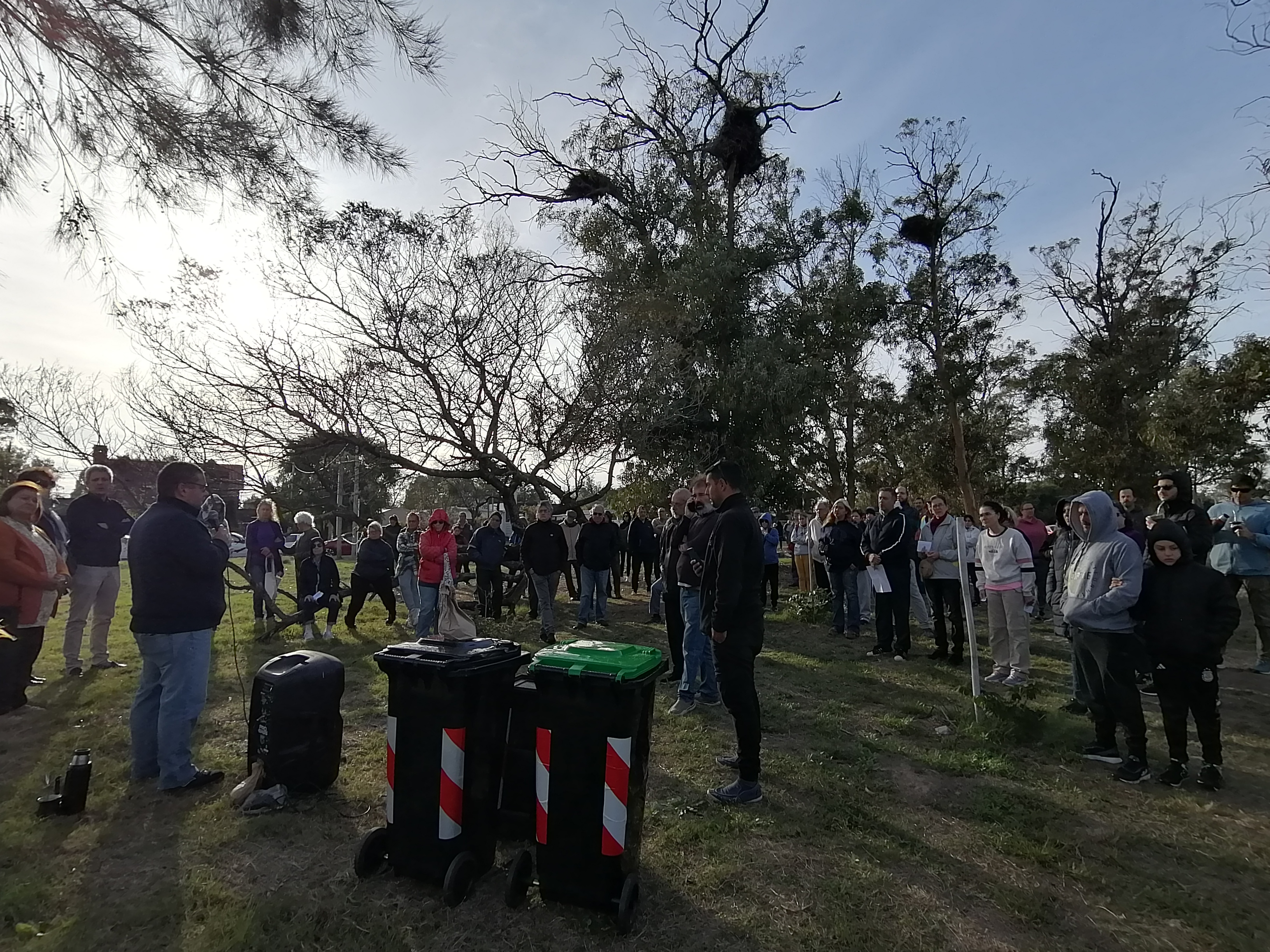 Familias de Lagomar recibieron equipamiento de clasificación de residuos