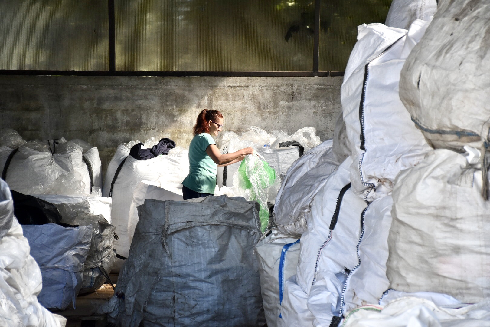 Recorrida de autoridades por punto de reciclaje en Solymar Norte, Ciudad de la Costa.