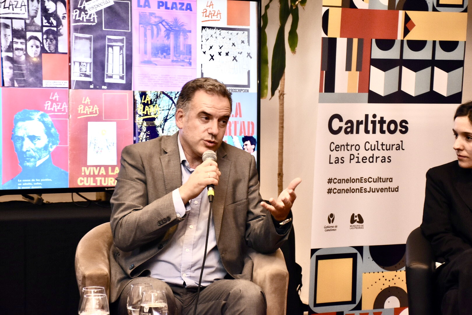 Intendente de Canelones, Yamandú Orsi en la celebración de los 40 años de la revista La plaza