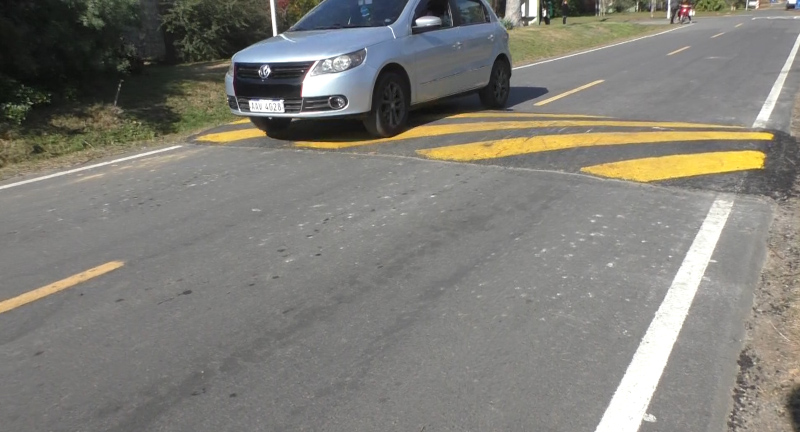 Se colocaron lomos de burro para controlar la velocidad en una peligrosa zona de La Floresta 