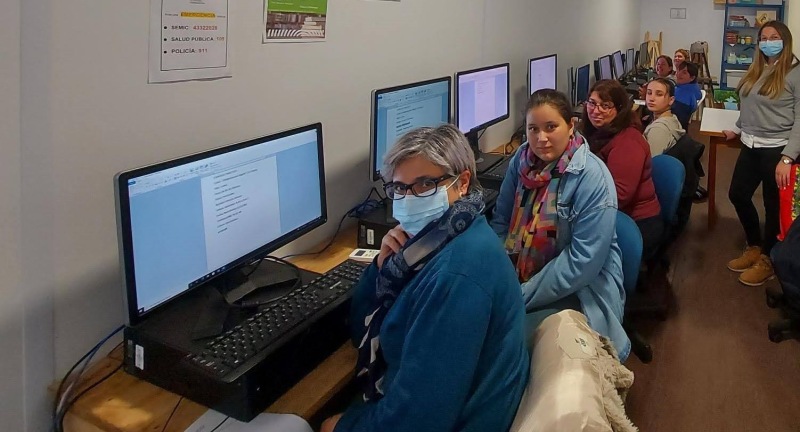 Mujeres rurales se capacitan en Albatización Digital en Aguas Corrientes 