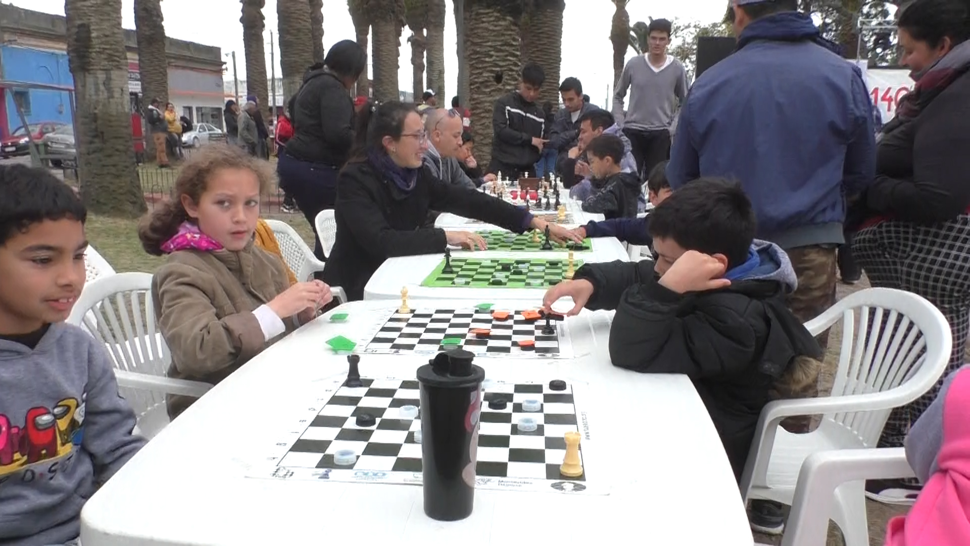 Niños y jóvenes participaron del taller de ajedrez en el aniversario 140 de Suárez