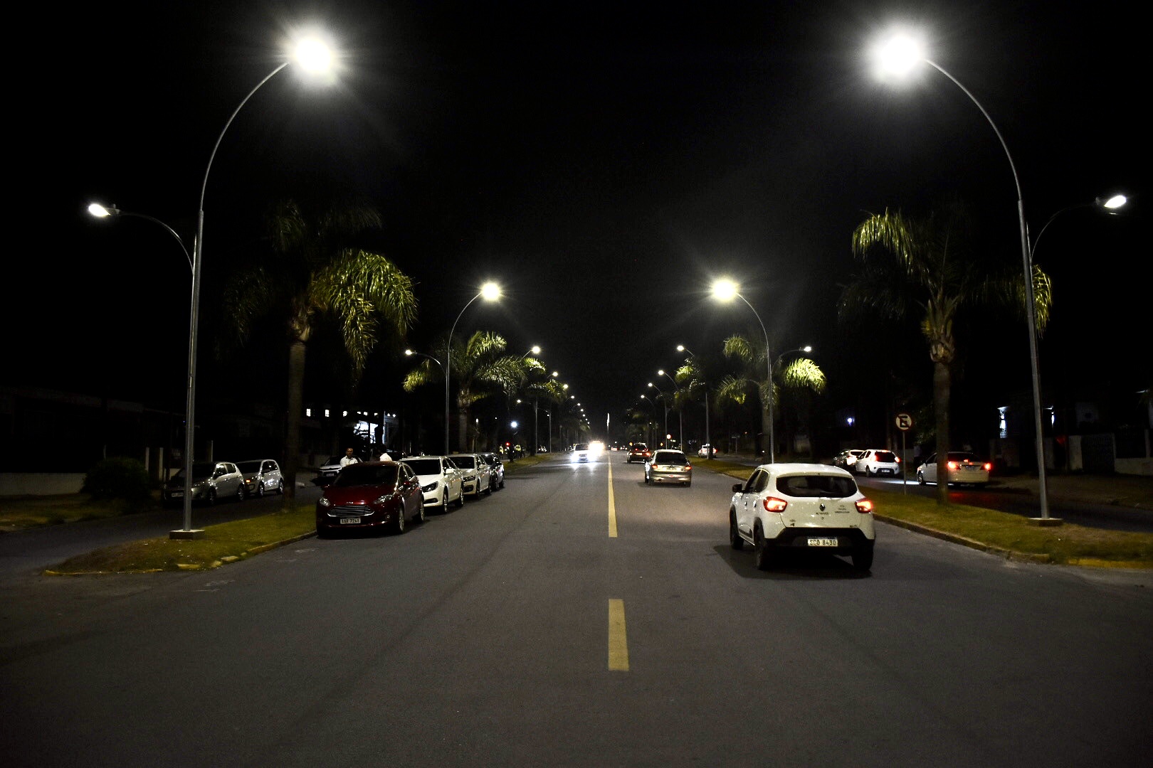 Nueva luminaria en la calle Bvar. del Bicentenenario en Las Piedras