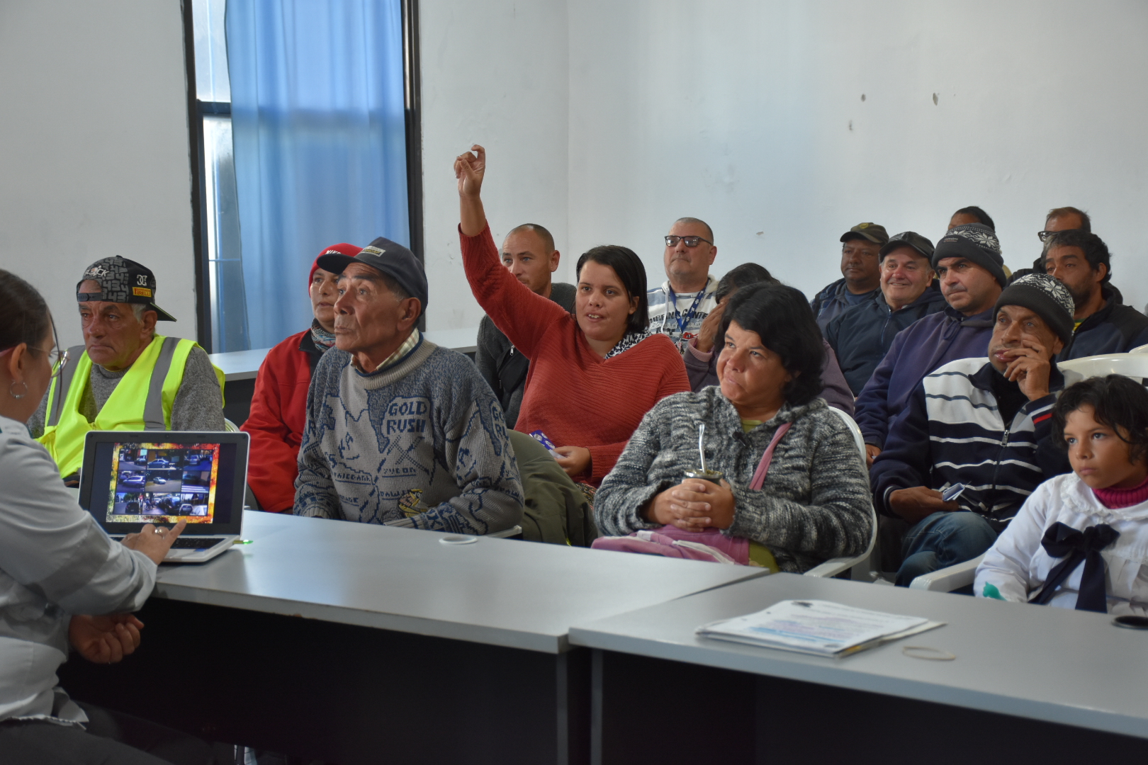 Participantes de la capacitación a aspirantes a cuidadores de vehículos