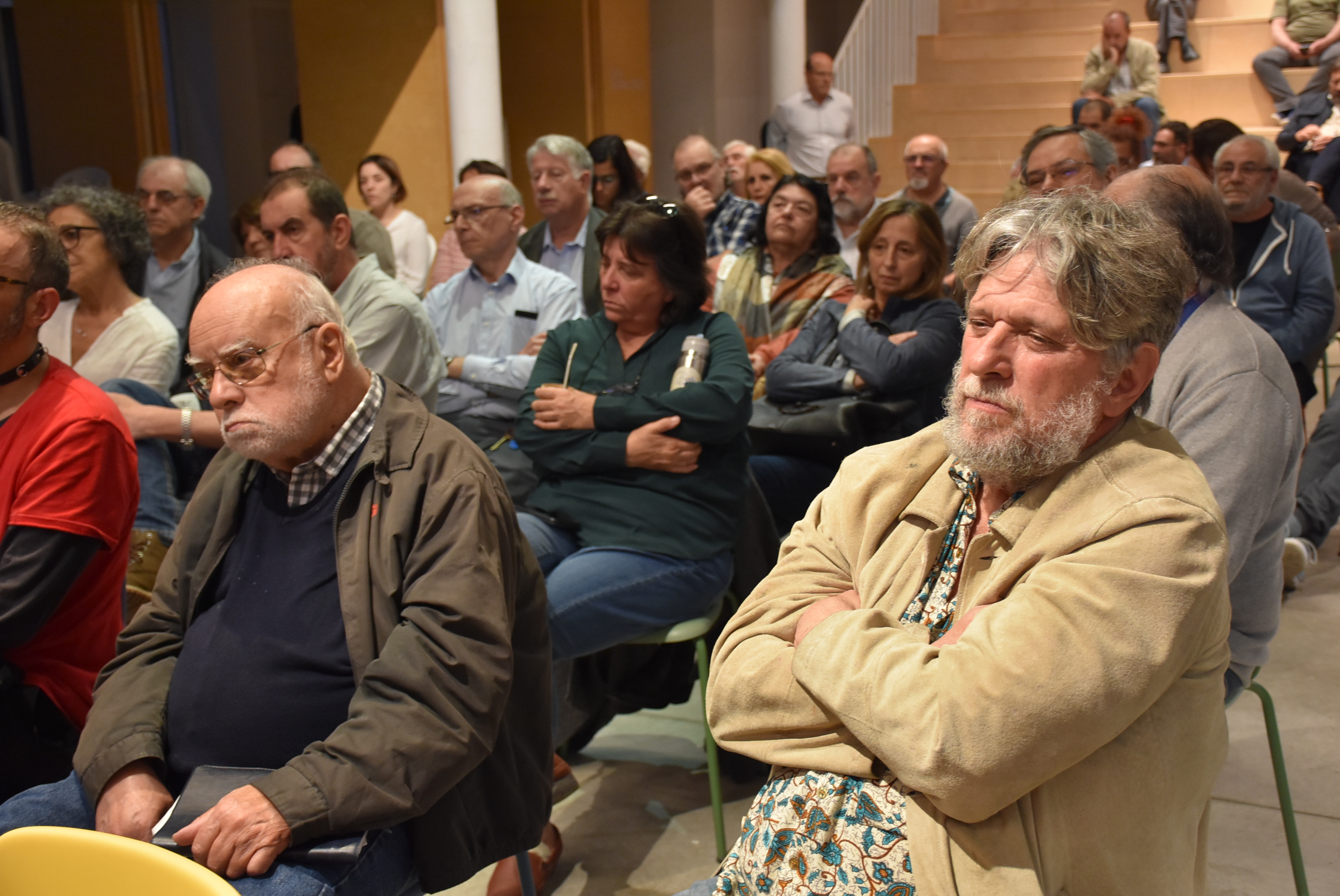 Personas presentes en la segunda conferencia homenaje a la revista La Plaza