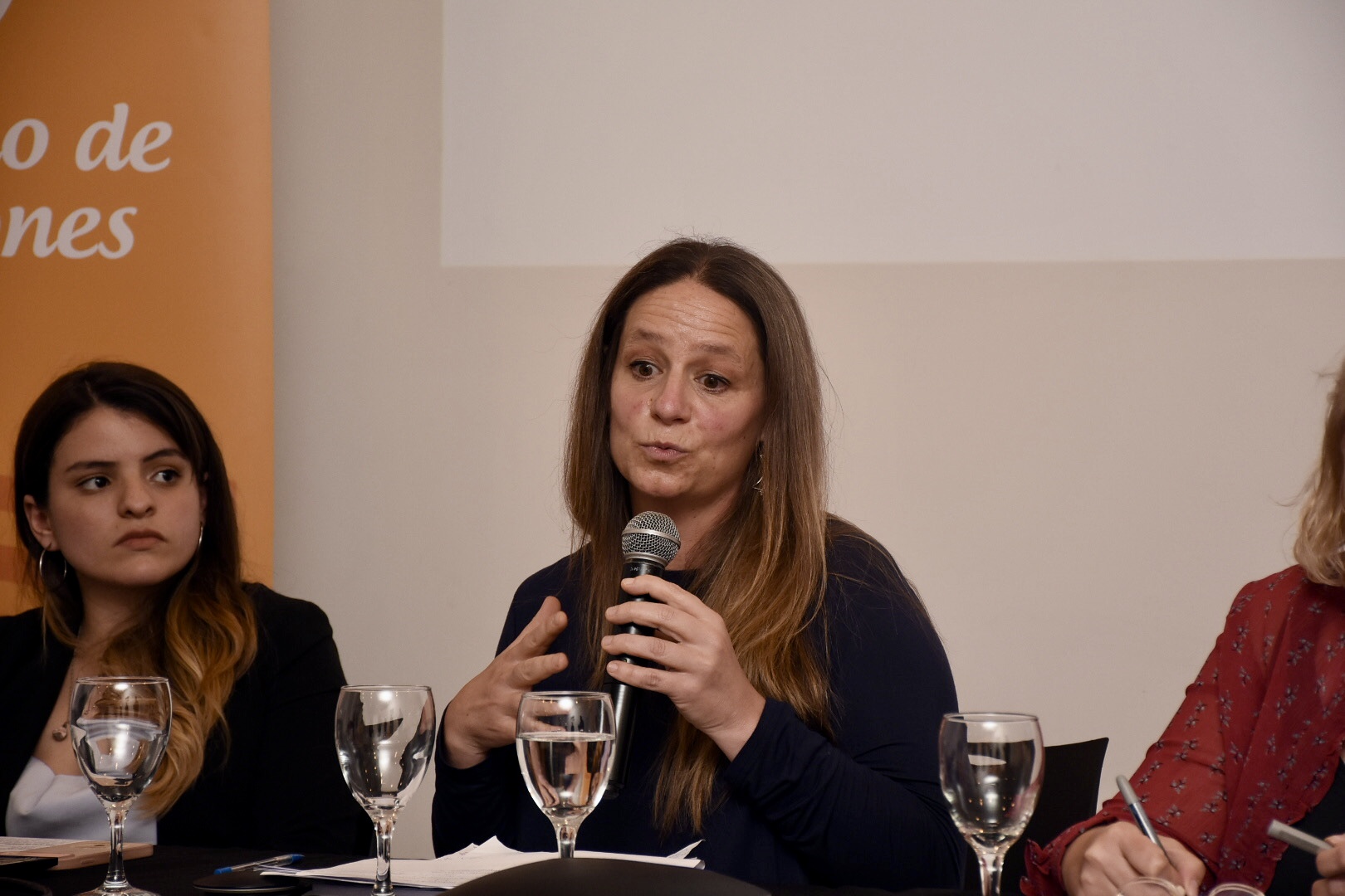 Representante de Facultad de ciencias sociales de UDELAR, Anabel Rieiro, en el Conversatorio de derecho a la alimentación y seguridad alimentaria de Canelones