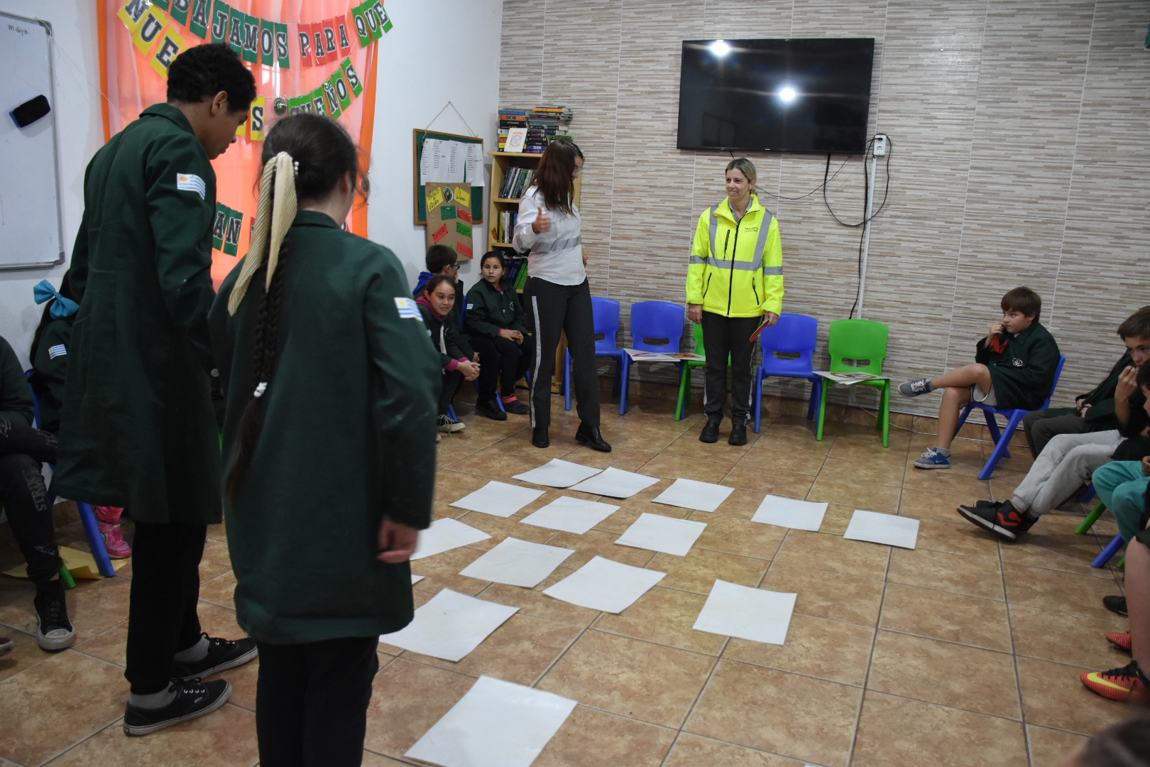 Taller de seguridad vial dirigido a estudiantes  del Centro Social y Educativo FOEB(1)