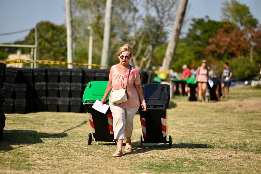 1500 familias de El Pinar ya tienen su contenedor para reciclables y su compostera