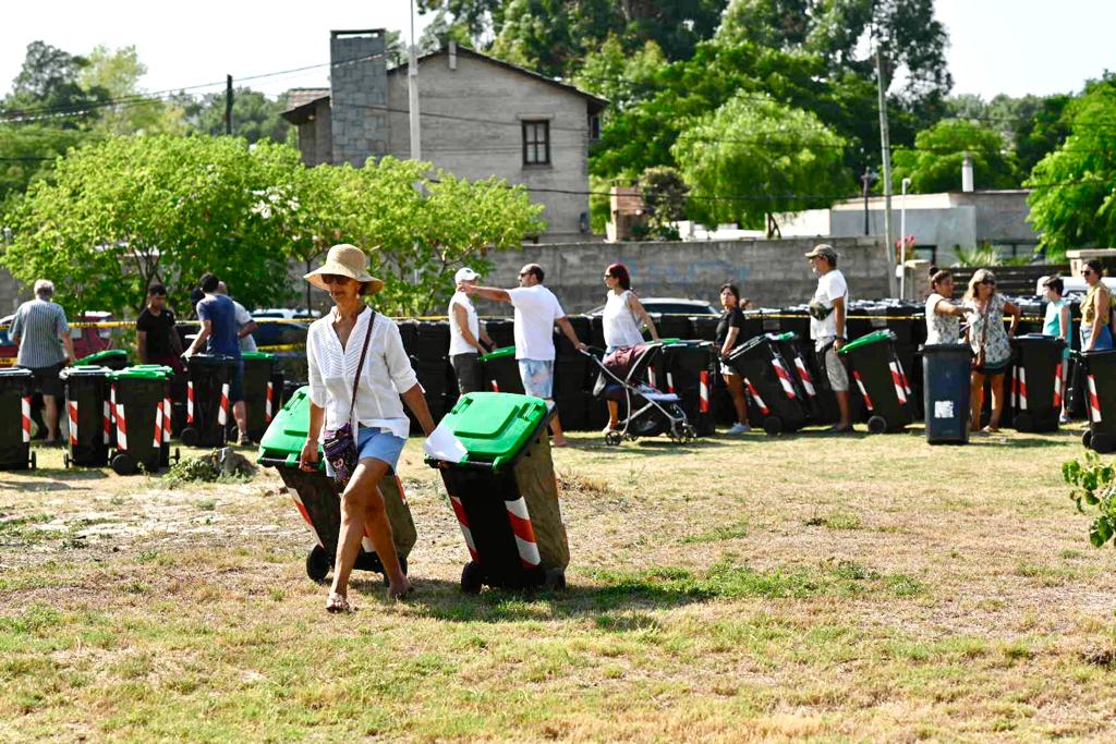 1500 familias de El Pinar ya tienen su contenedor para reciclables y su compostera